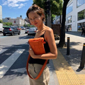 보테가베네타 카세트백 오렌지 (김나영 착용)