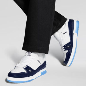 루이비통 페이턴트 LV 트레이너 스니커즈 블루 1AJ190